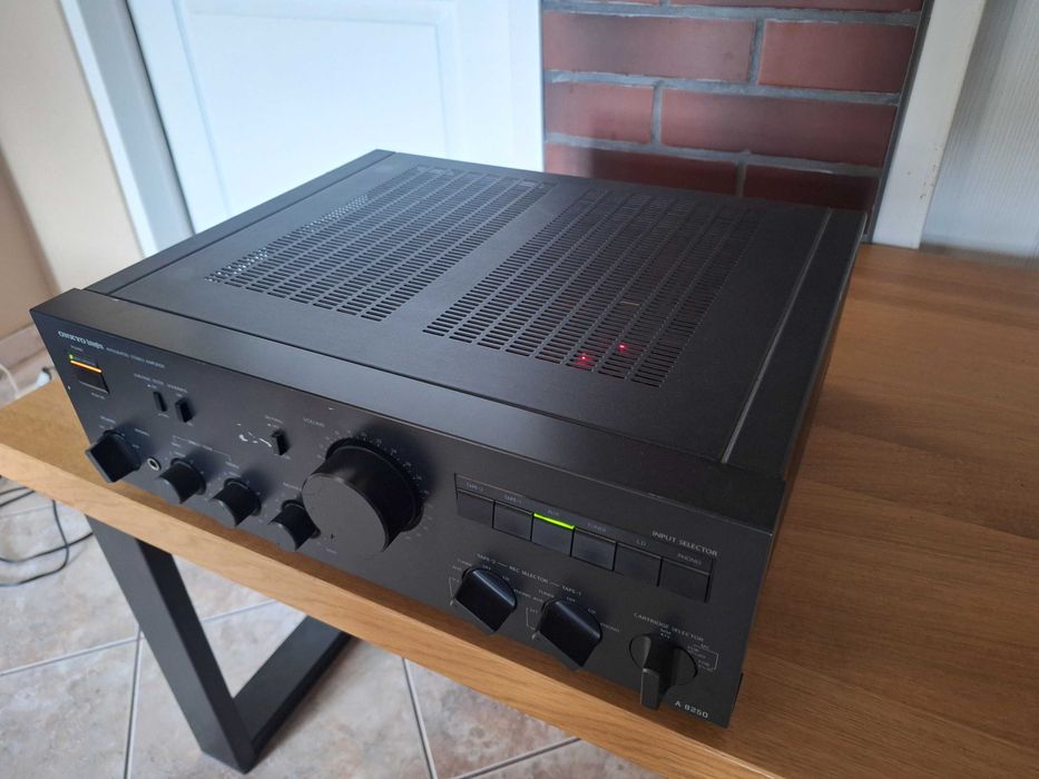 wzmacniacz Onkyo A-8250