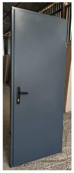 Двері в під'їзд, склад, магазин