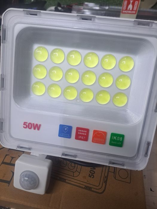 Lampa 50w z czujnikiem ruchu I zmierzchu  najnowsza diody cob 6tyś lum