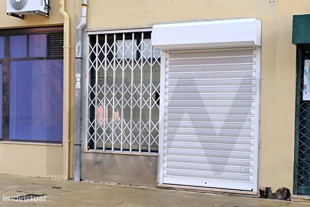 Loja para arrendamento no Bairro das Furnas em Benfica