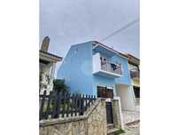 Prédio com 2 Apartamentos + Loja + Arrecadação