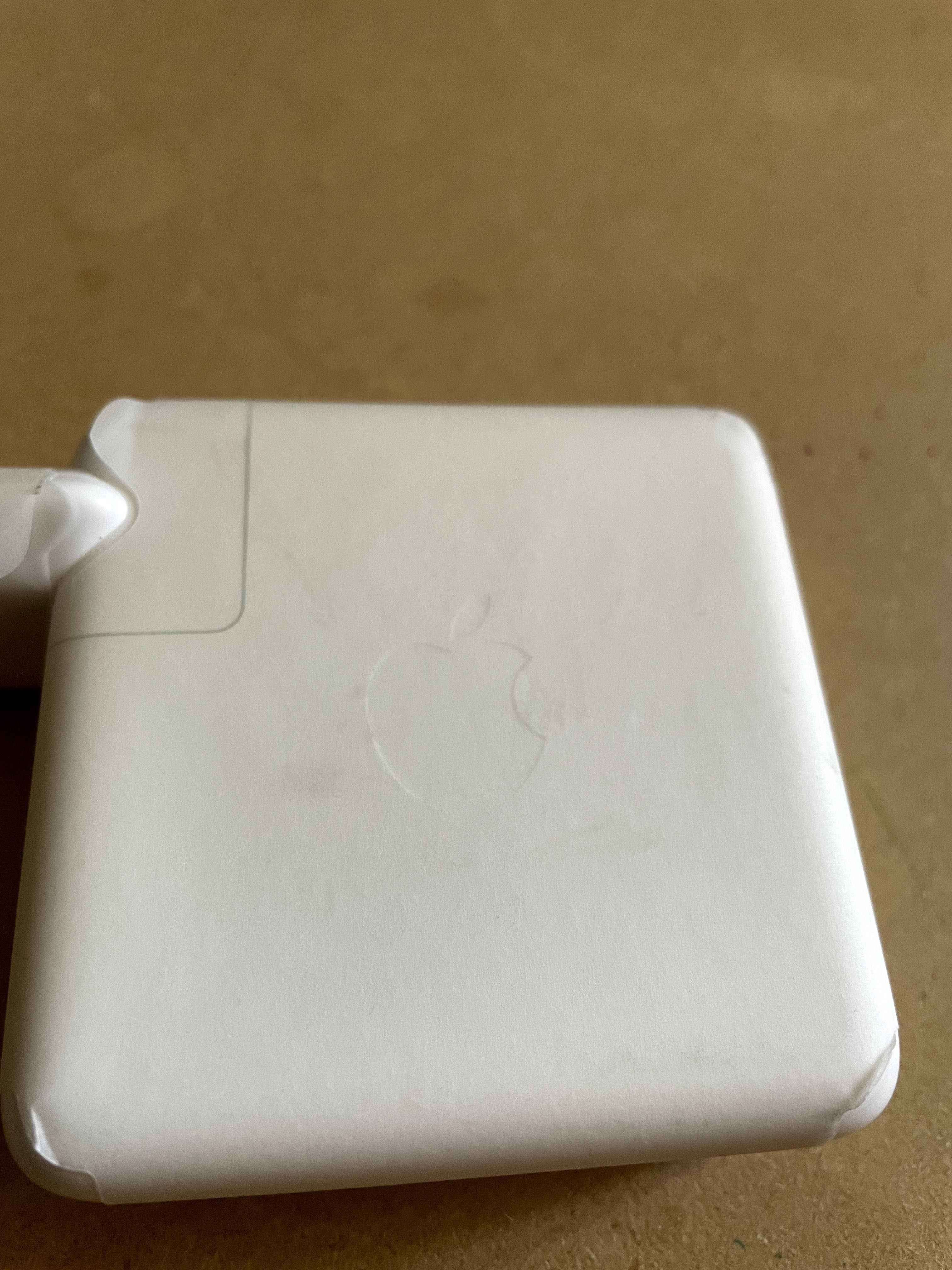 Adaptador de Corrente Apple USB-C 61W Branco