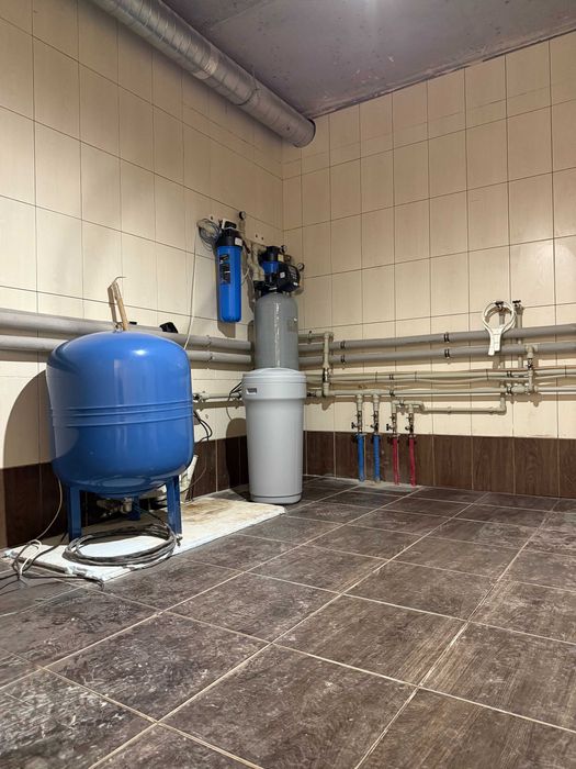 Продам котедж 480м  с.Шпитьки 17 км по Житом. трасі 15с.біля озера