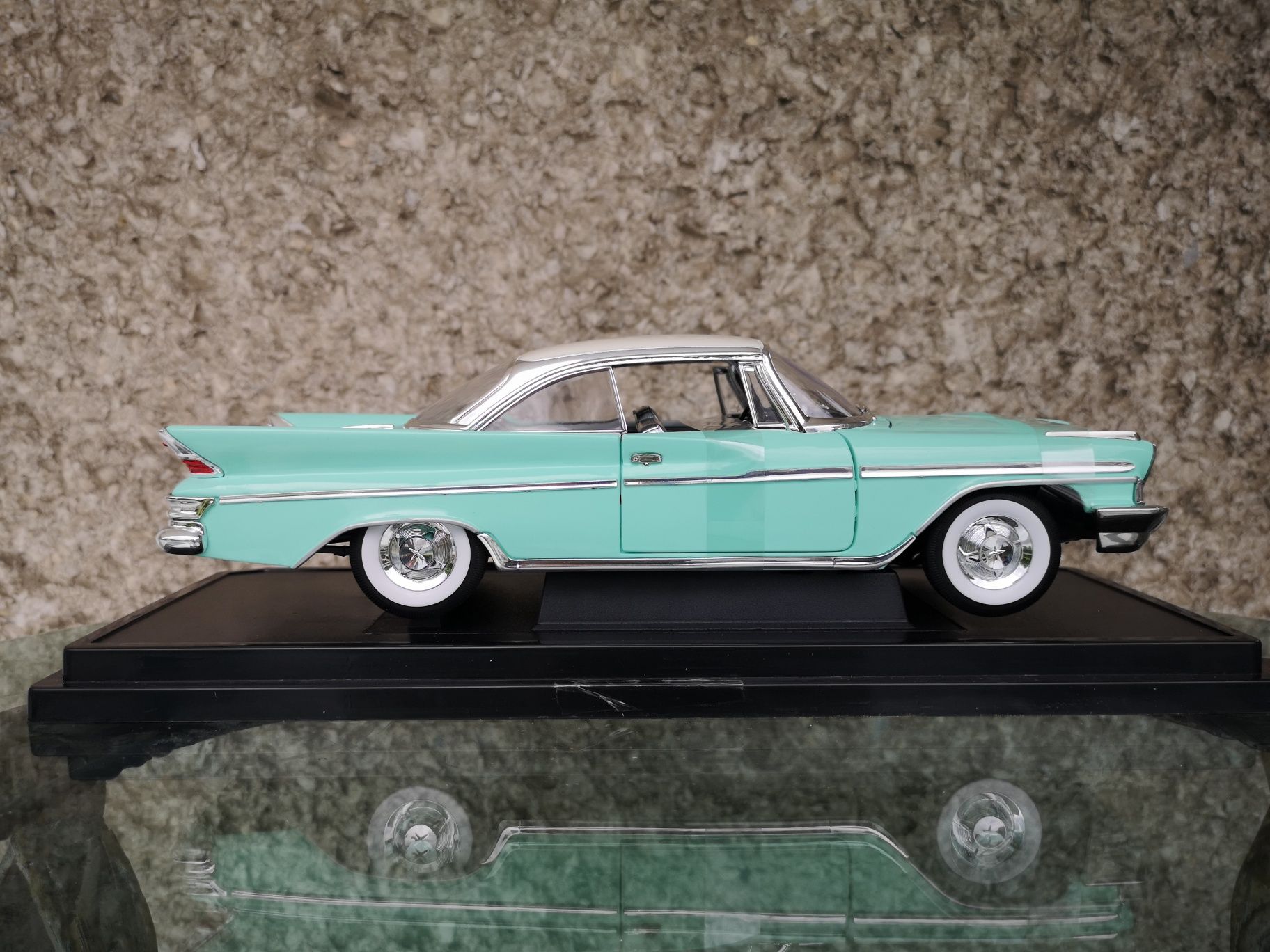 Desoto Adventurer 1961 Lucky Diecast 1:18