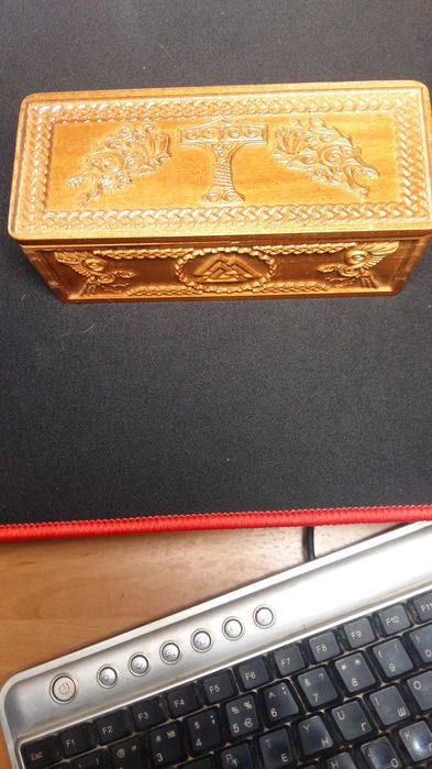 Скандинавские руны из ясеня