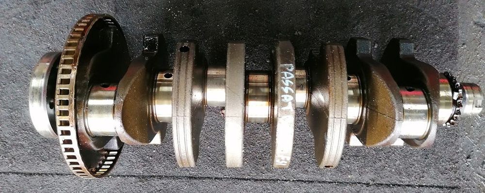 VW PASSAT B6 05- 2.0 FSI WAŁ KORBOWY 050105189B BLR