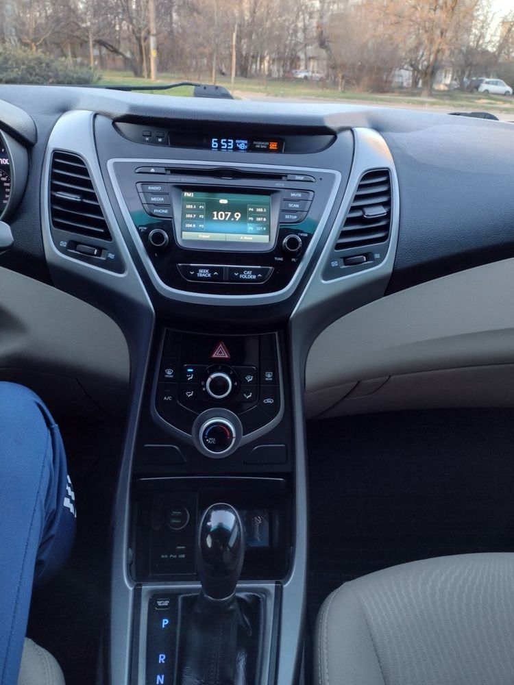 Hyundai Elantra 2015