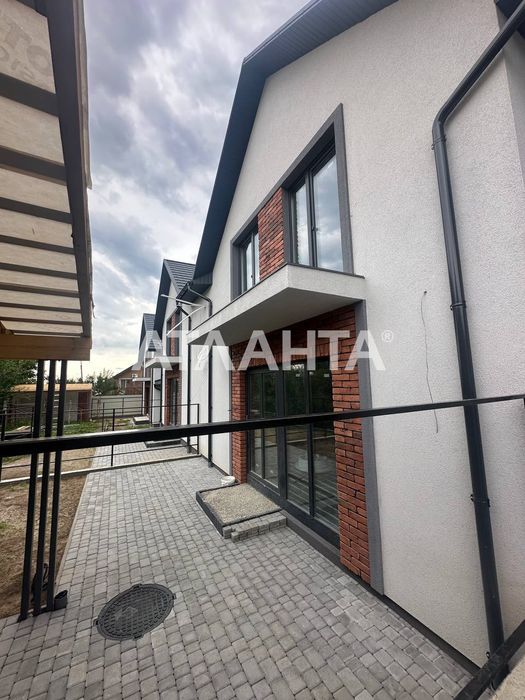 Таунхаус з гаражем, підвалом і місцем під авто на вул. Горіхівській