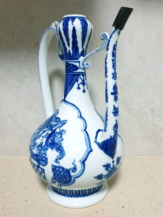 Fantasticogomil em porcelana NG-Armas de António Peixoto