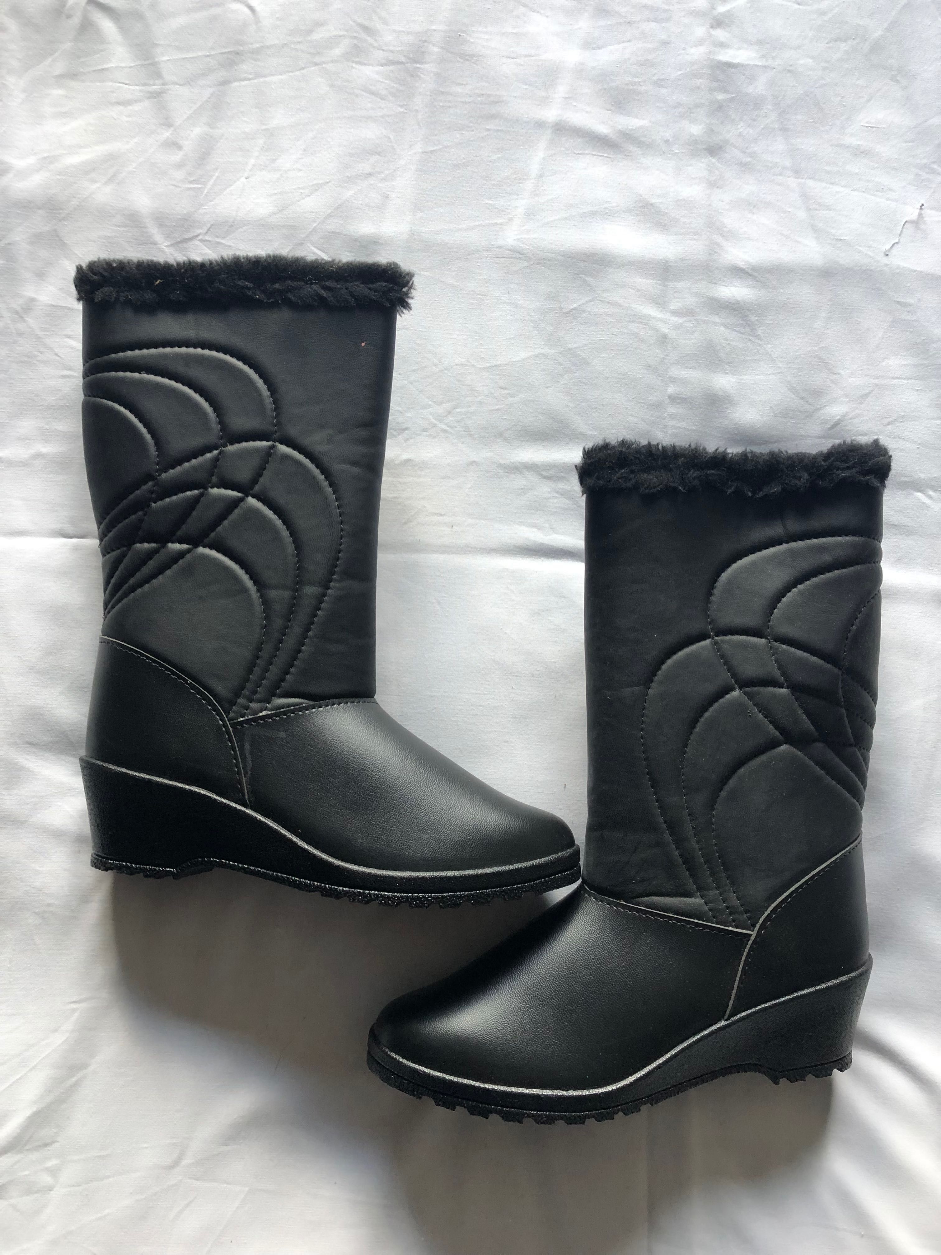 Botas com pêlo (novas)