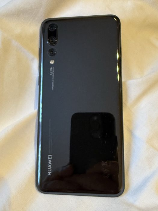 Huwaei P 20 Pro z etui dobry stan.