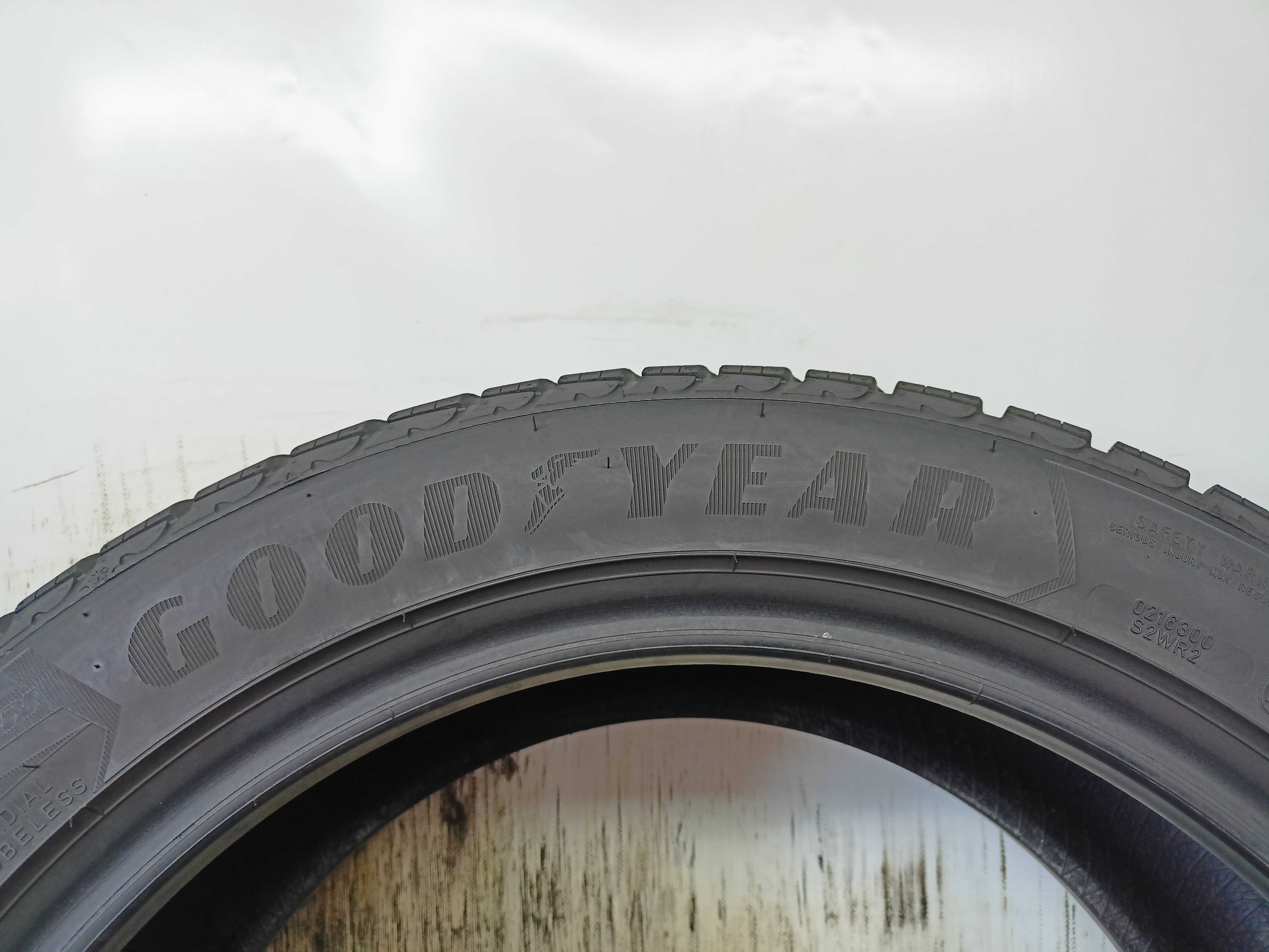 Goodyear UltraGrip 8 245/45/18 2021r. 100V 2x7,6mm (3230)