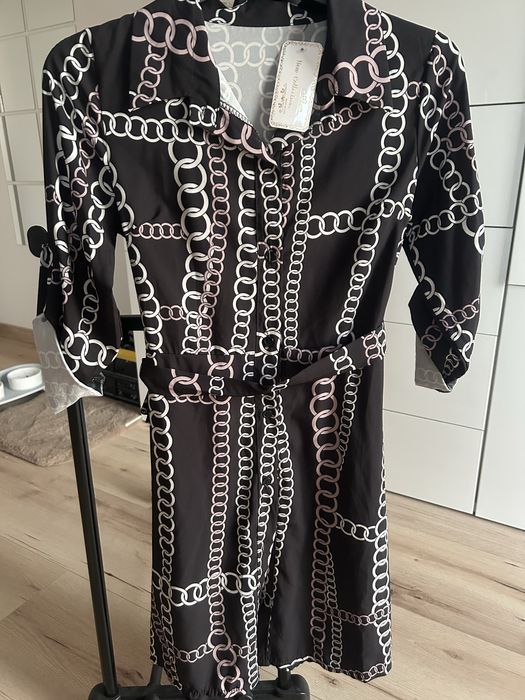 Sukienka w łańcuchy