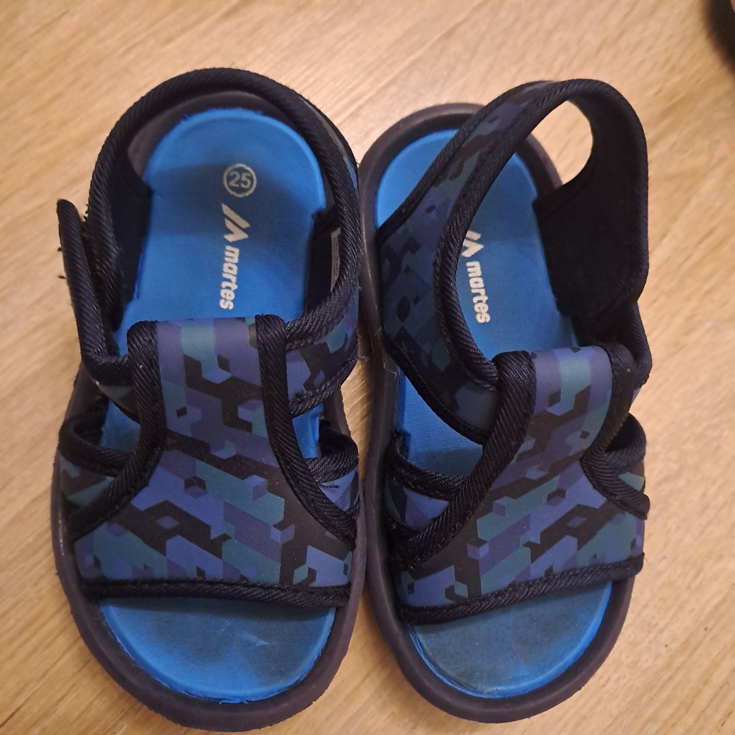 Sandały chłopięce rozmiar 25 Martens