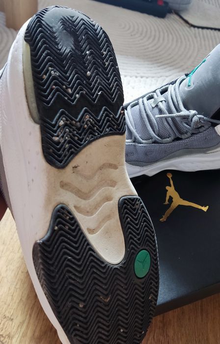 Buty Jordan MAX Aura 2 White Wolf Grey