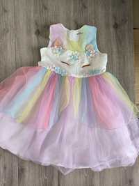 Платье нарядное разноцветное на 8 лет.
