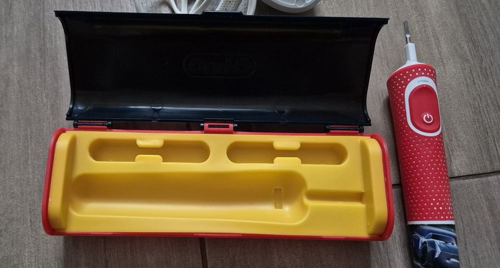 Szczoteczka elektryczna dla dzieci ORAL B Cars Auta.