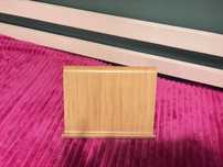 Ikea vivalla drewniany stojak ma laptopa