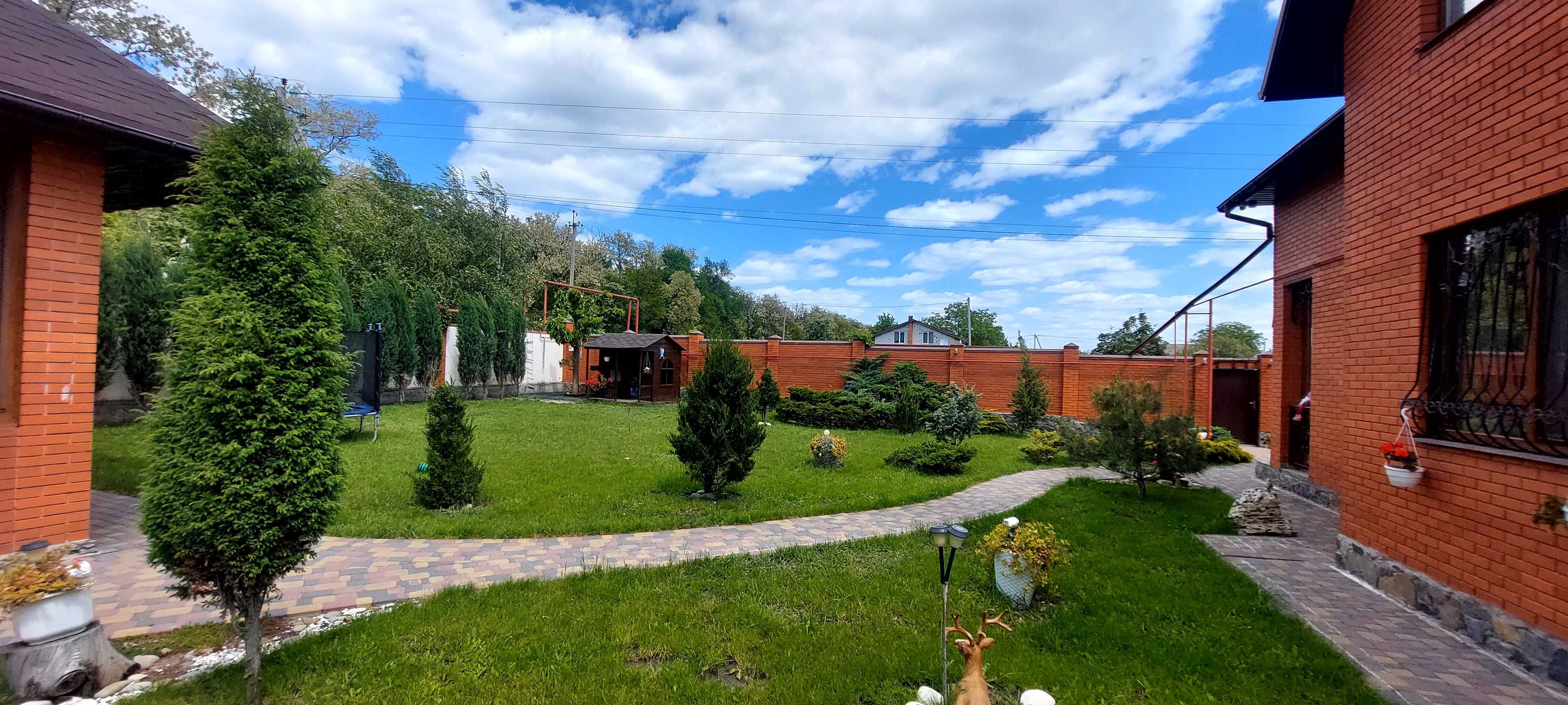 ДОМ (215м.кв).4 спальни.10 соток.Ландшафт.Баня 58000грн