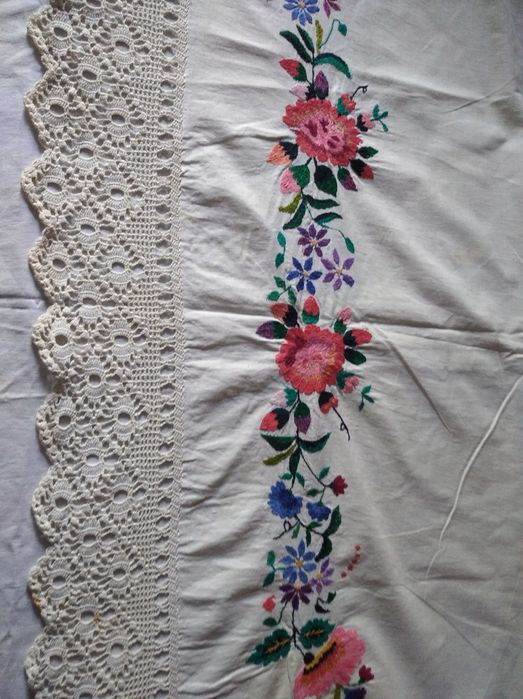 Рушники, простыни вышитые, вышиванки