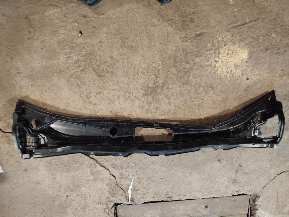 Nissan Leaf жабо,водоотвод