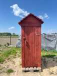 Kibel polowy drewniany wychodek. Toytoy. kibel. toaleta. WC.