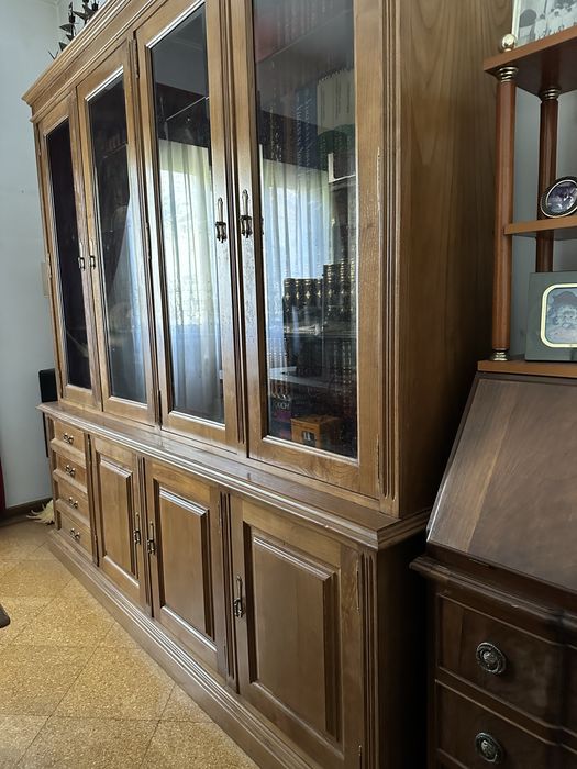 Móvel de escritório clássico com portas de vidro