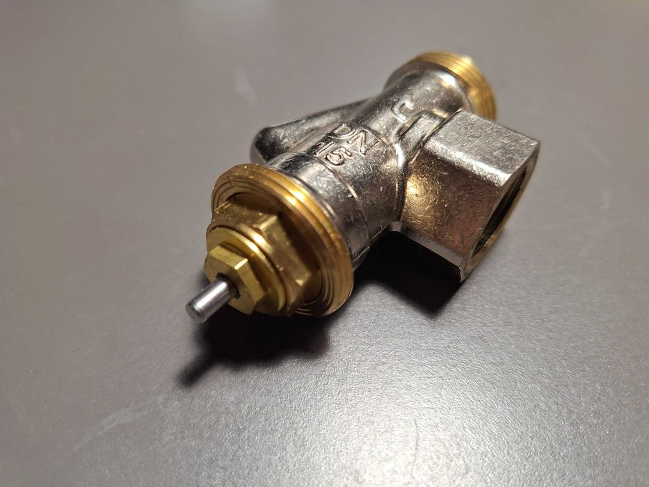 Zawór termostatyczny do grzejnika 1/2" + M30 Honeywell kątowy aksjalny