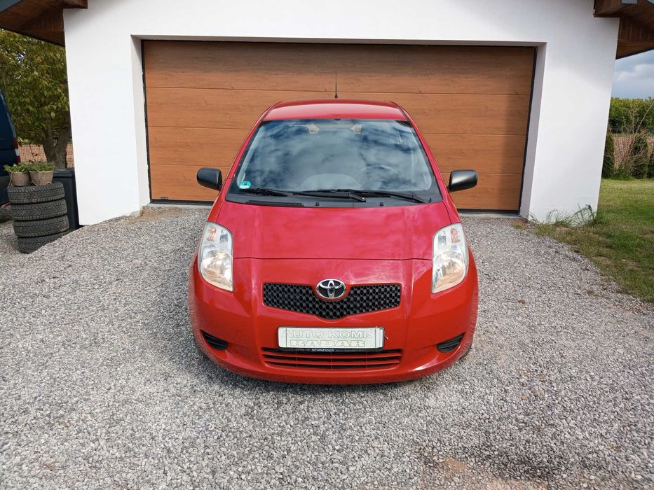 Toyota Yaris 1.3 Benzyna 97000 km przebiegu 2 x koła Kamera