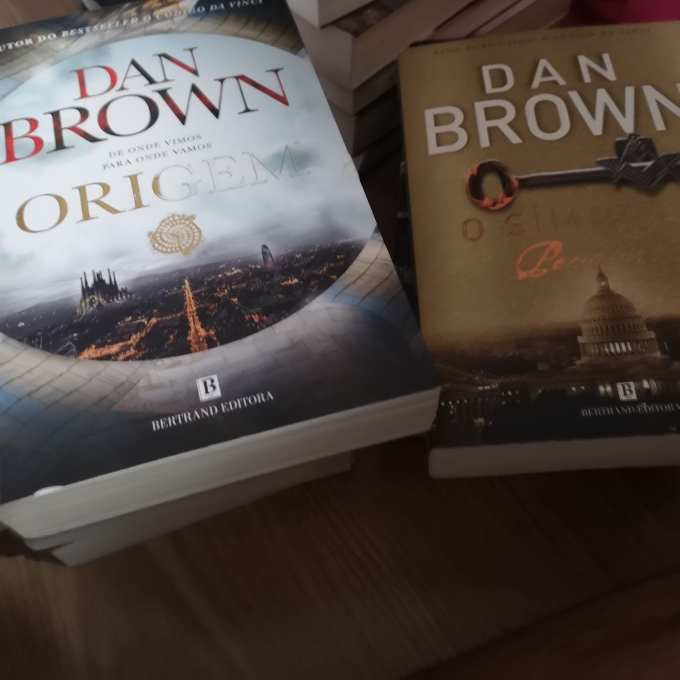 Livros diversos Dan Brown, Daniel Silva, etc