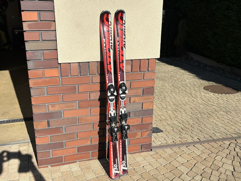Narty Atomic T30 Series 148 cm promień 14 m z wiązaniami Atomic