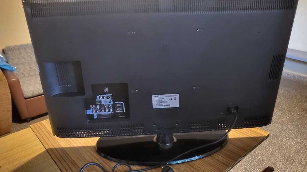 Telewizor Samsung 32 cale + Konsola Sony PS-1 + dodatki