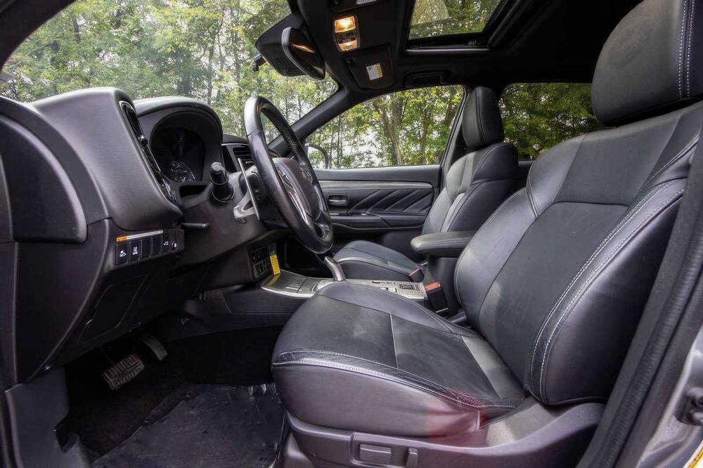 Mitsubishi Outlander PHEV SEL      2019