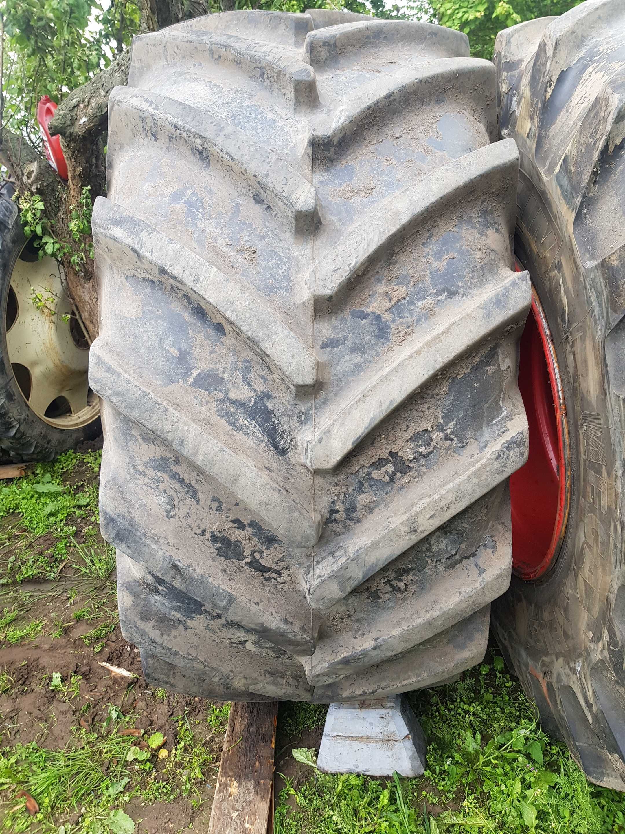 Opona 1x michelin 800/65R32 xm28