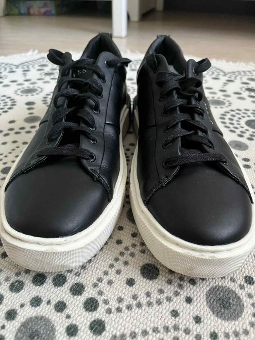 Buty sneakersy Guess jak nowe