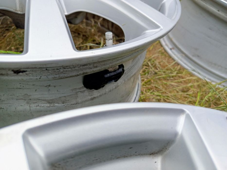 Sprzedam alufelgi 5x120 r17 z BMW z czujnikami ciśnienia