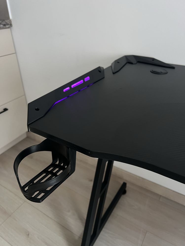 stół do gier z oświetleniem RGB + podkładka pod mysz