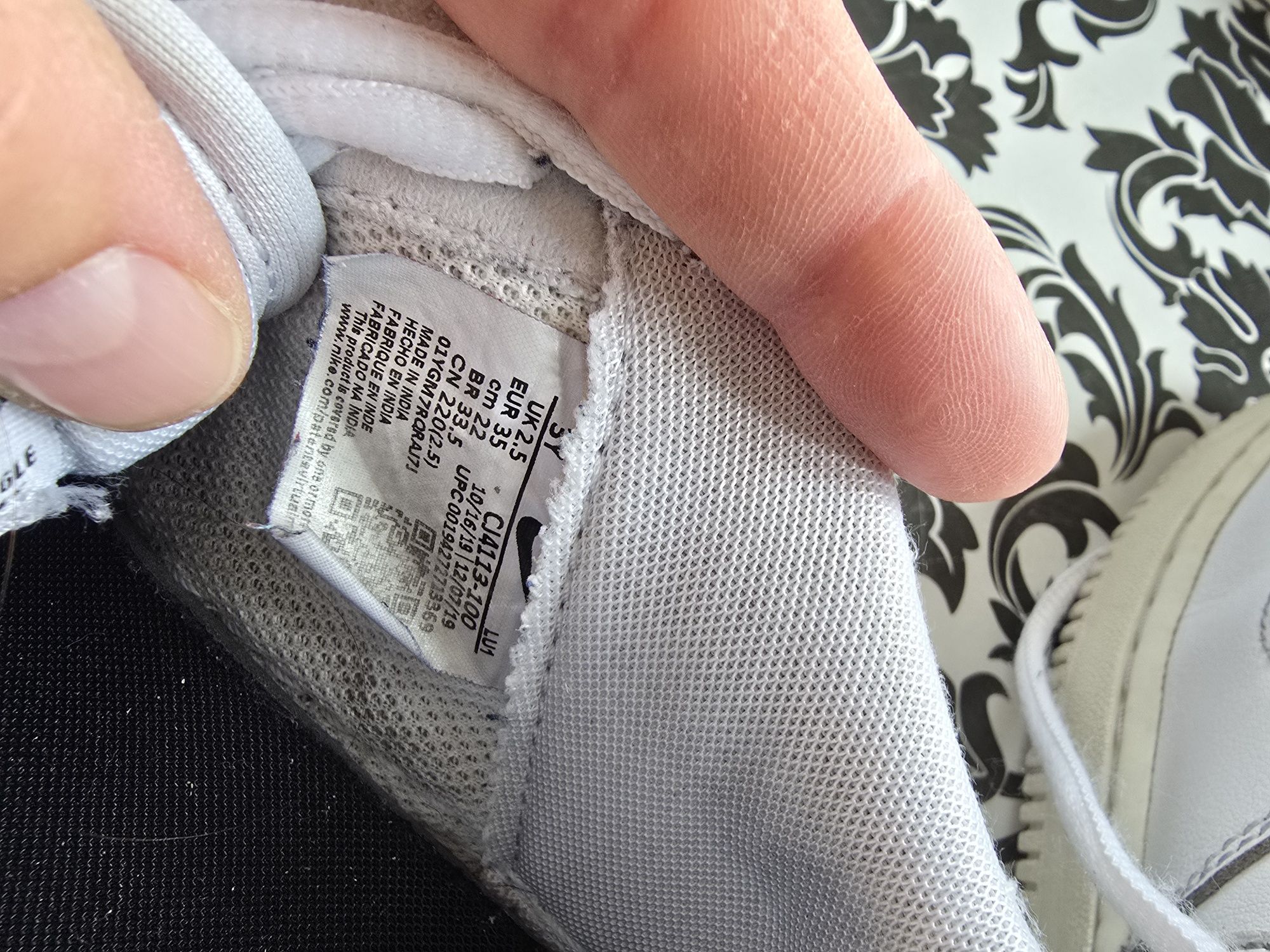 Шкіряні кросівки Nike.