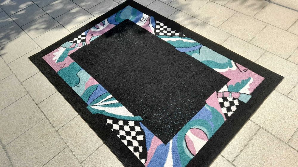 Stary lata 90 ? czarny dywan 168 cm x 118cm wzory solidny gruby czysty