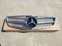 Решітка радіатора на Mercedes C-Class W204 2007-2014 год AMG стиль