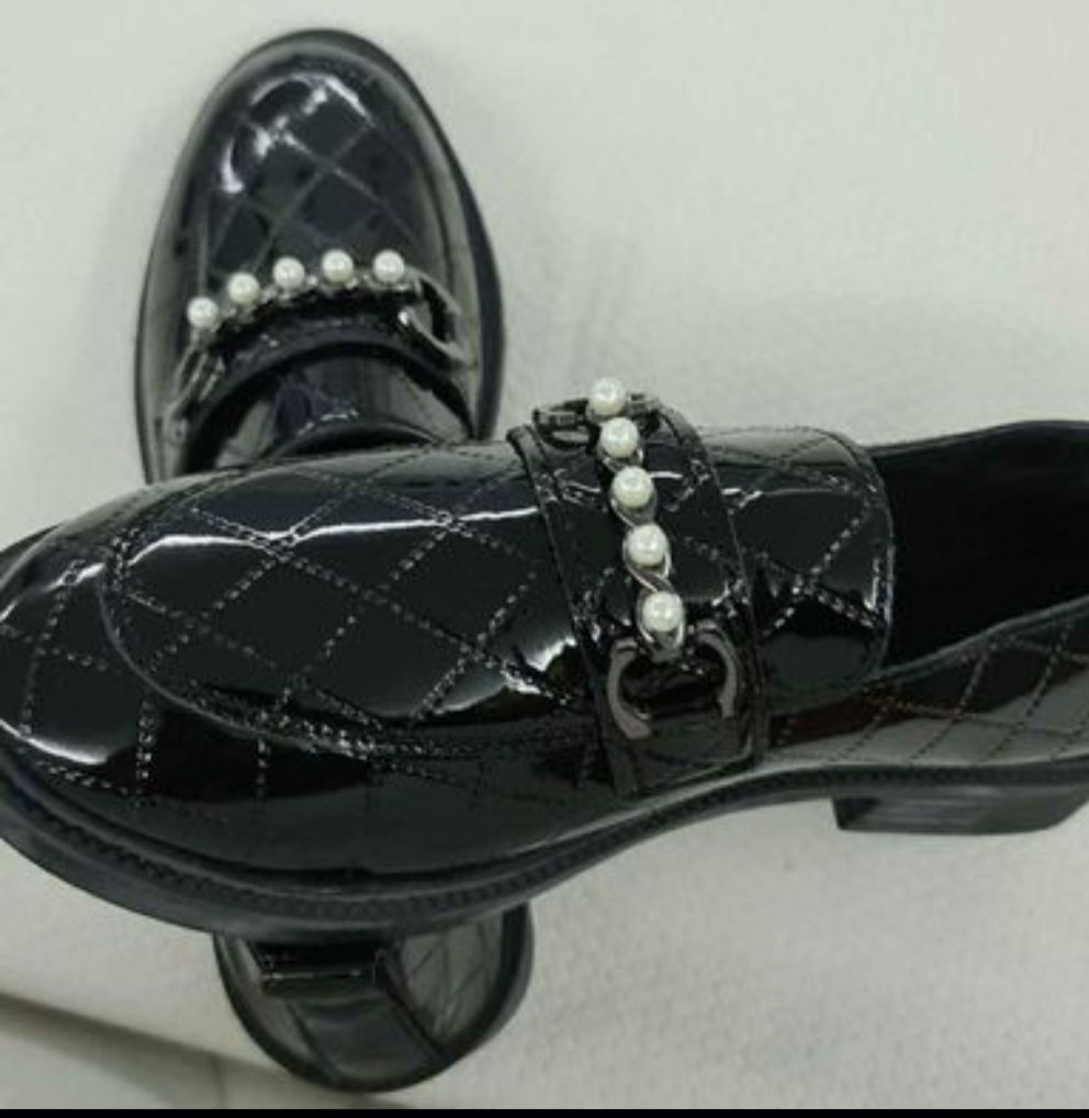 Sapatos novos pretos