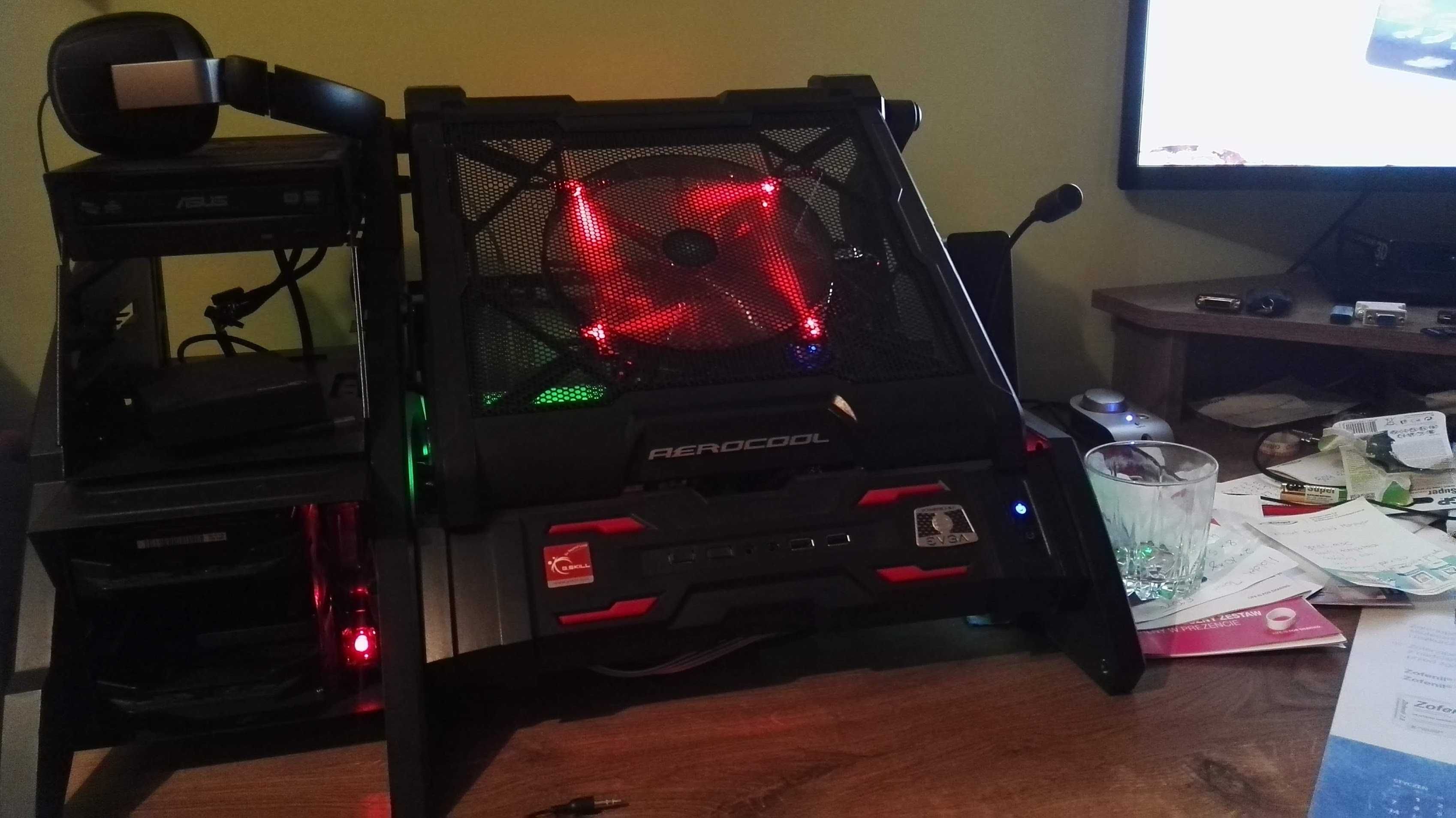 Obudowa Komputerowa  Plus  Nagrywarka  ASUS SATA