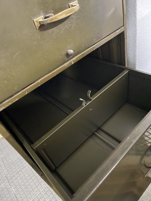 Arquivador metálico antigo