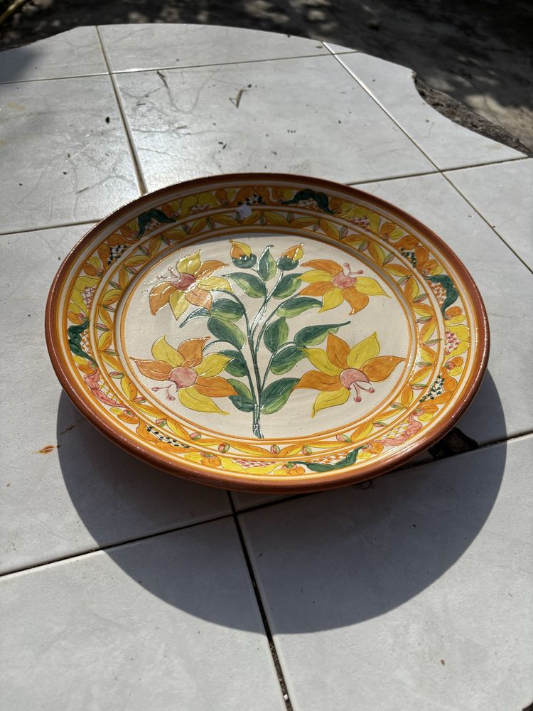 Prato de barro pintado