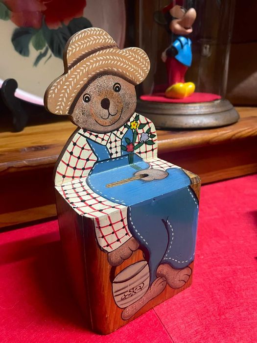 Mealheiros em ferro ou madeira, antigos e vintage