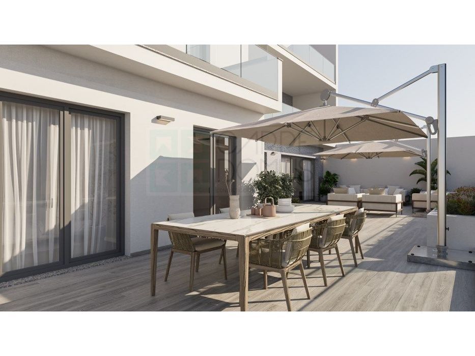 Espaçoso apartamento T3, parqueamentos e terraços, em Cascais