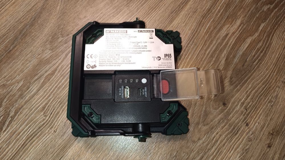 Reflektor pakrside halogen lampa Nowy uszkodzona