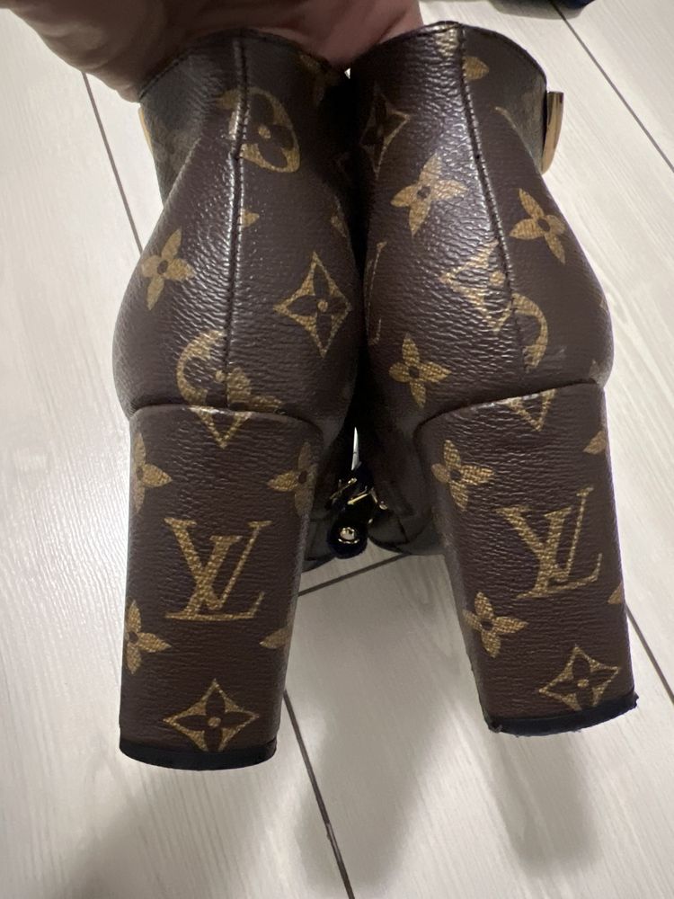 Жіночі ботильйони Louis Vuitton