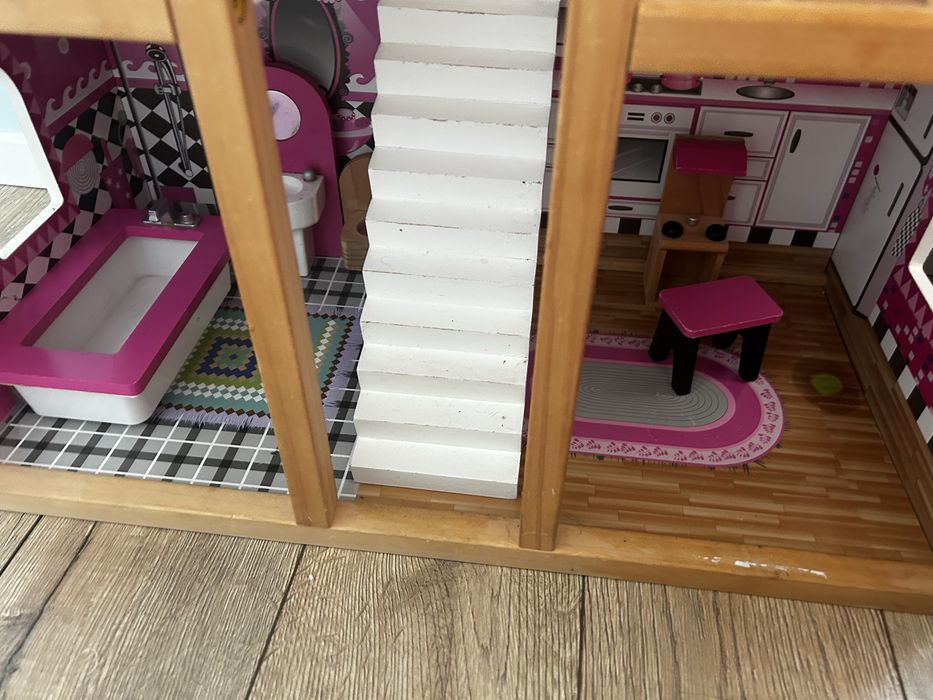 Domek drewniany dla lalek