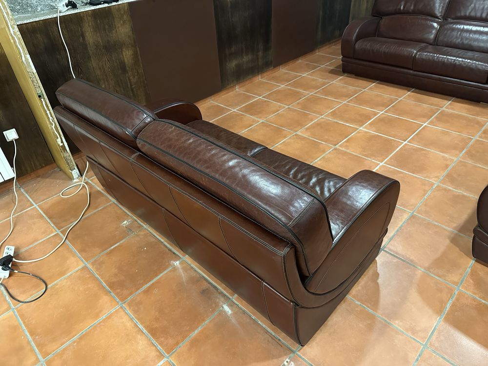 Sofas de couro castanho